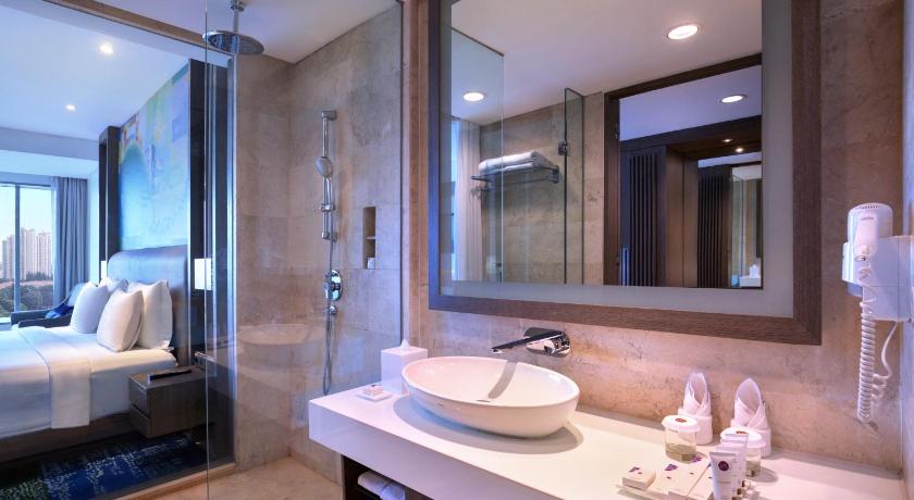 Image of Executive 1 King Bed 7