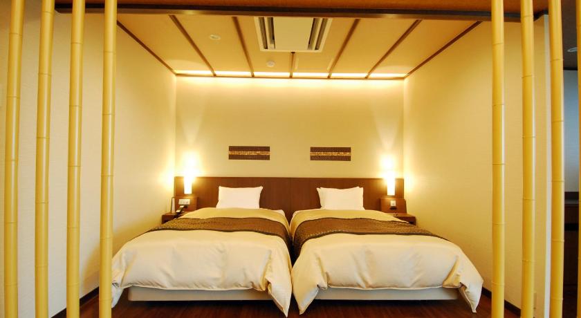 Image of Deluxe Twin Room with Tatami Area and Indoor Hot Spring Bath - Non-Smoking 1