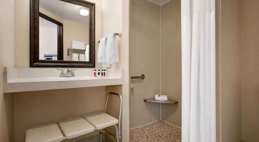 Image of 2 Queen Beds, Mobility Accessible Room, Non-Smoking 2