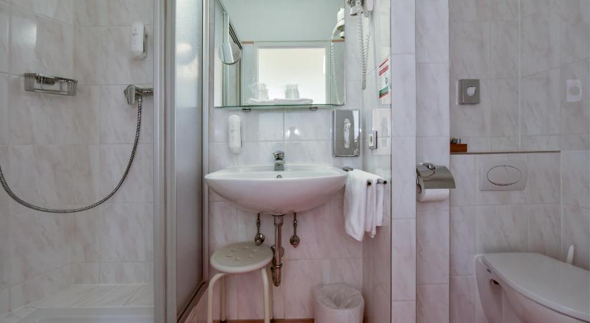 Image of Standard Single Room 6