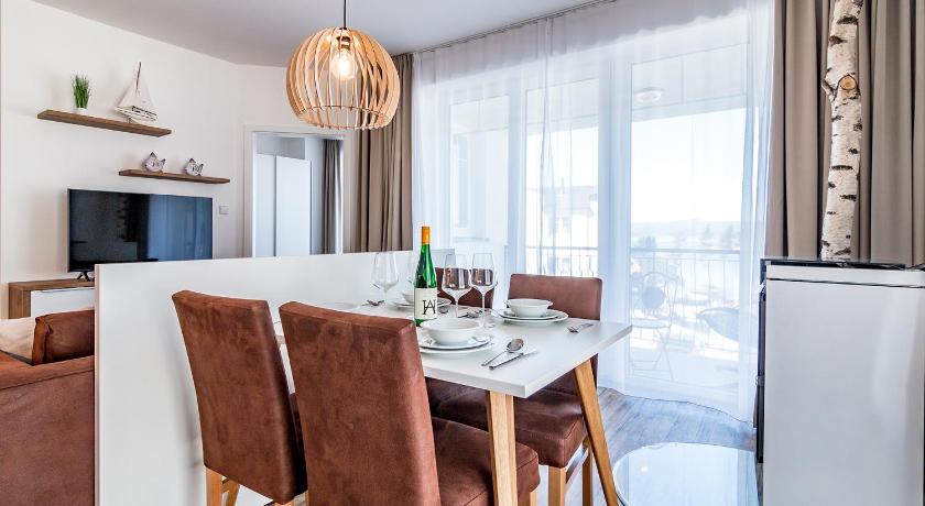 Image of Apartment with Lake View 3
