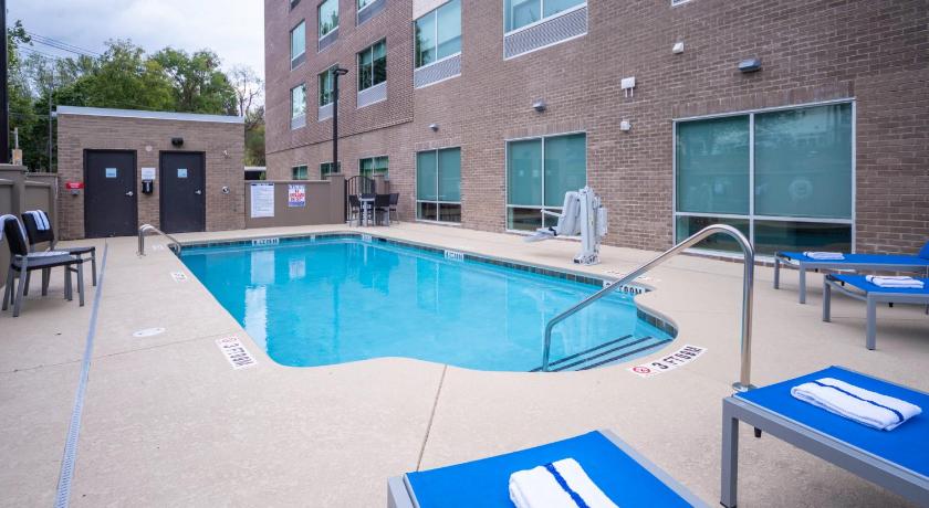 Holiday Inn Express & Suites Brevard - City Center photo