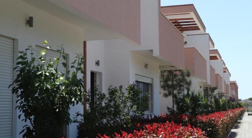 Tea Residence, Gjiri i Lalzit Apartments — Hotel in Fushë-Draçi