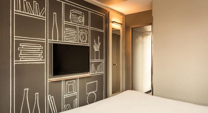Image of 2 Connecting Rooms 3
