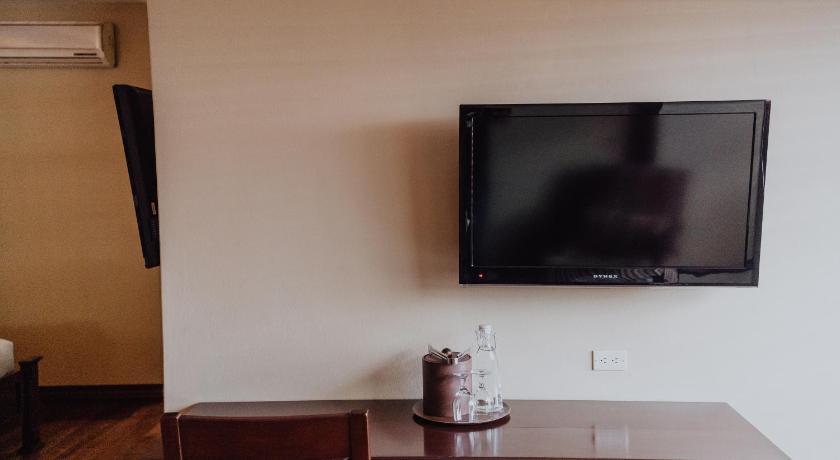 Image of Suite 16