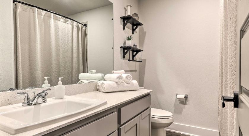 Houston Escape with Patio Less Than 13 Mi to Downtown! photo