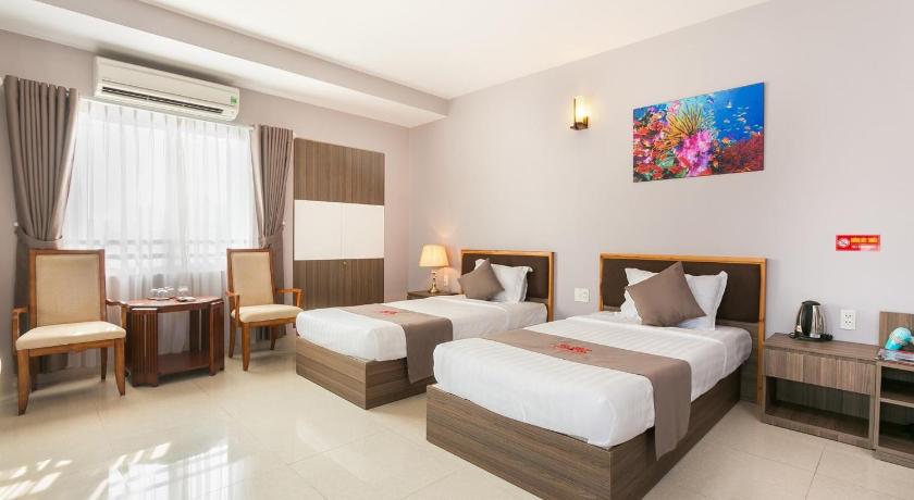 Image of Deluxe Double or Twin Room with Pool Access 0