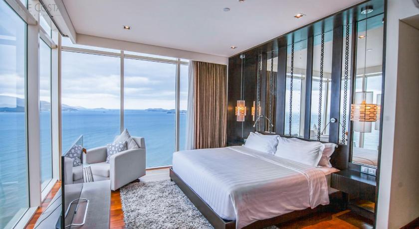 Image of 2 Bedroom Grand Suite 4