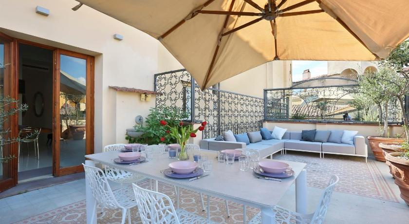 LUXURY suite with amazing Terrace in Florence-hosted by Sweetstay — Hotel in Florence