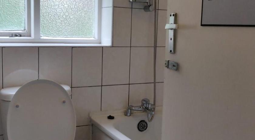 Immagine di Camera Matrimoniale con Bagno in Comune (Double Room with Shared Bathroom) 4