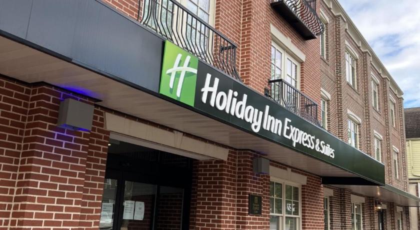 Holiday Inn Express and Suites Dahlonega - University Area