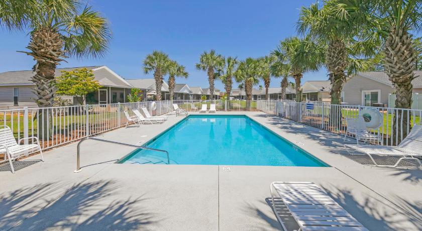 PALM COVE VACATION HOME- One level, Community pool, Pet Friendly photo
