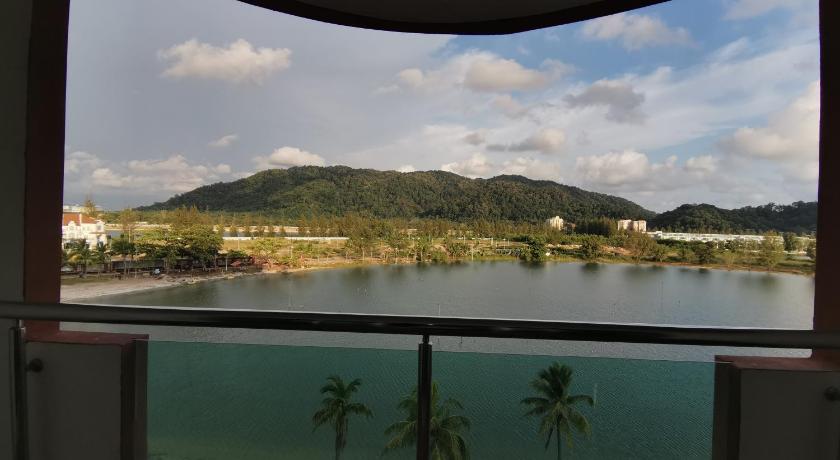 Spacious & Homey Apartment at Marina Island by JoMy Homestay photo