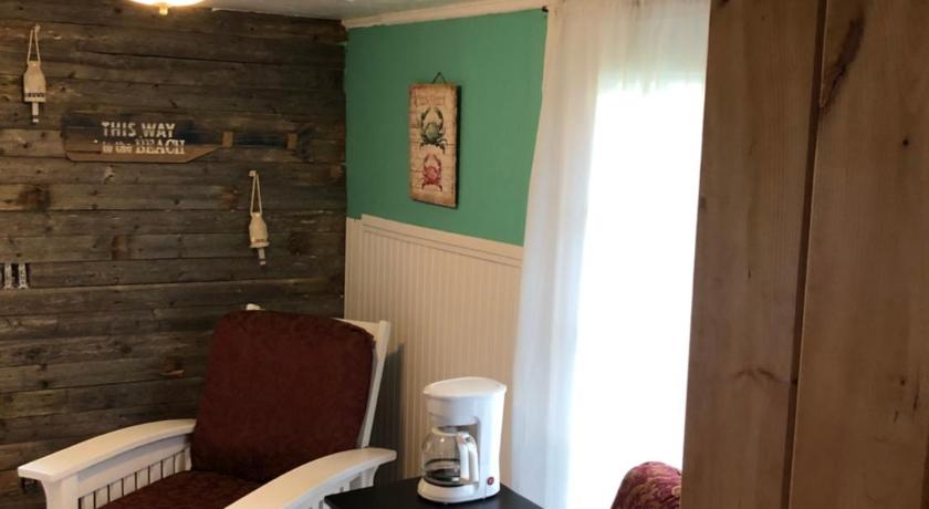 Seafarer Inn and Cottages photo