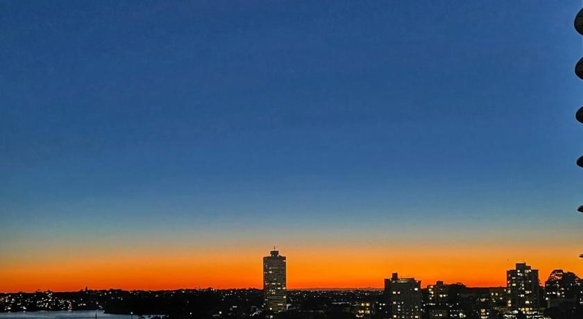Luxurious 2 bed apartments Lavender Bay view - image 4