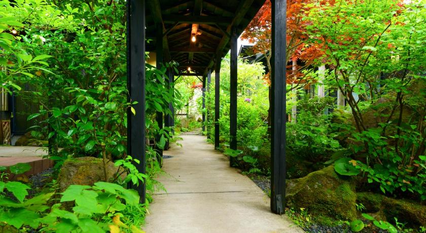 a walkway leading to a forest filled with plants, Yurari Rokumyo in Yufu