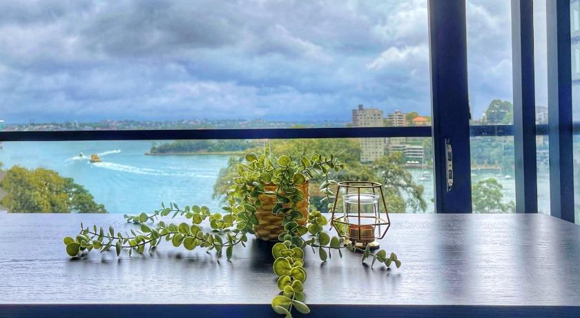 Luxurious 2 bed apartments Lavender Bay view - image 14