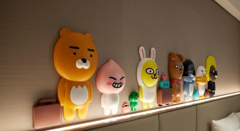 Image of KAKAO FRIENDS FAMILY TWIN 5