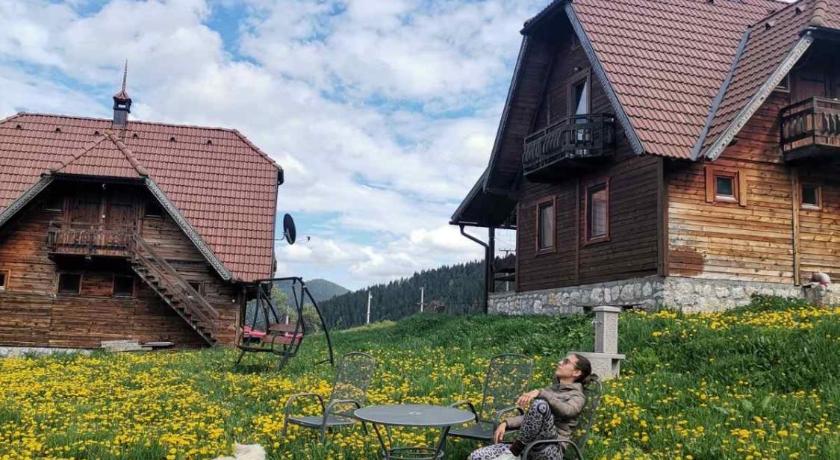 Konaci Zaovljanska jezera photo