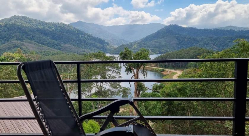 Baanhatsompaen homestay photo