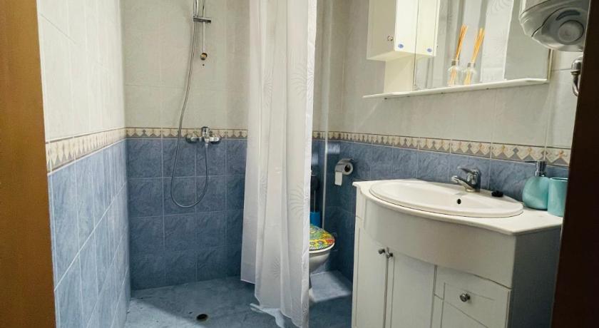 Lovely apartment by the Sea Garden - image 25