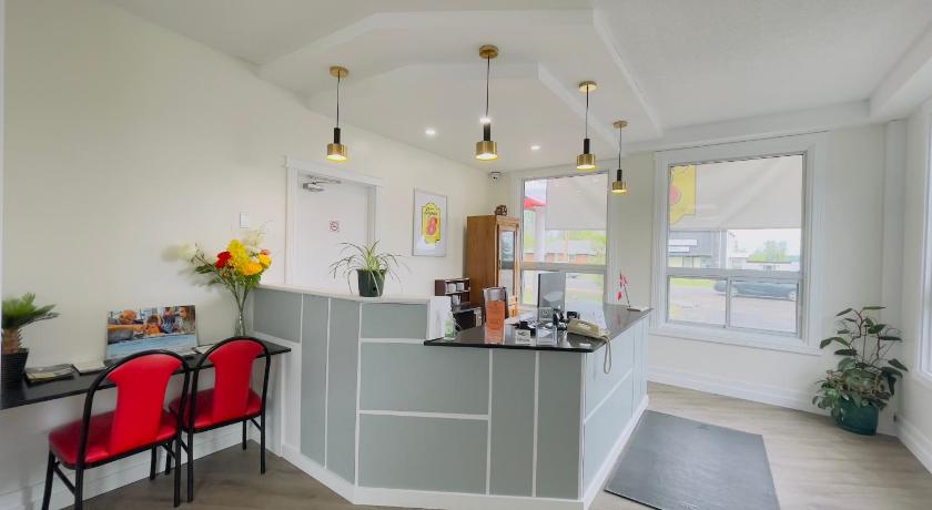 Super 8 by Wyndham Pembroke photo