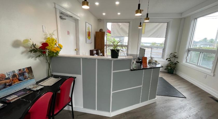 Super 8 by Wyndham Pembroke photo