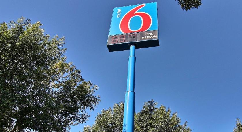 Motel 6-Bismarck, ND