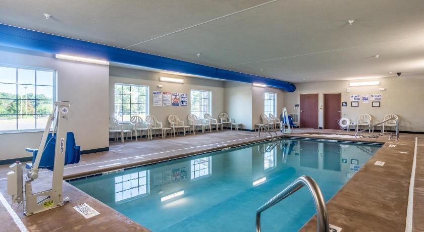 Cobblestone Hotel & Suites - Greenville photo