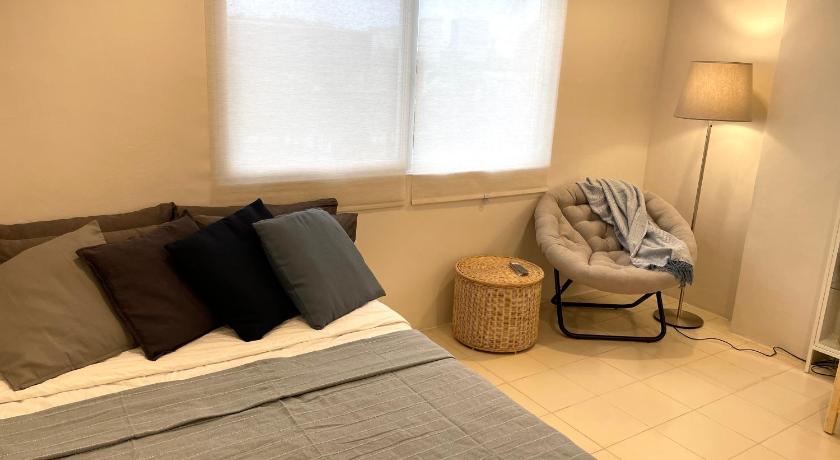CRIB 227: Modern Fresh Vibe Condo photo