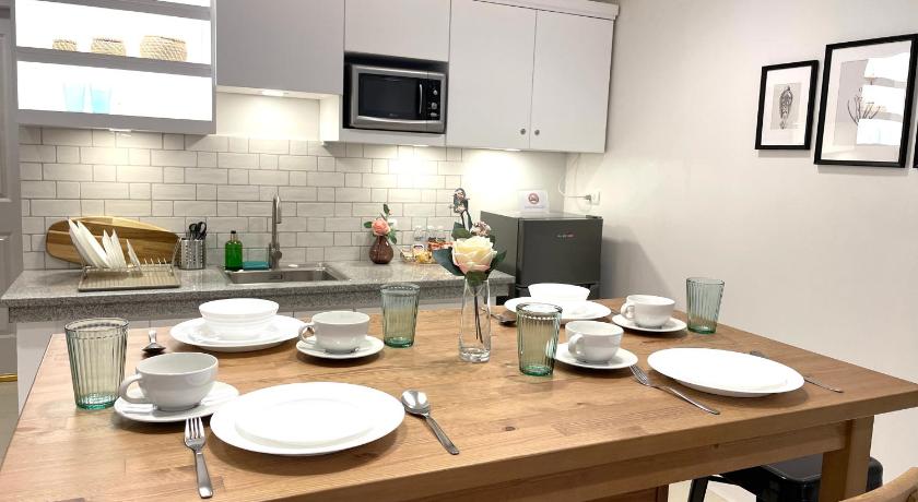 CRIB 227: Modern Fresh Vibe Condo photo