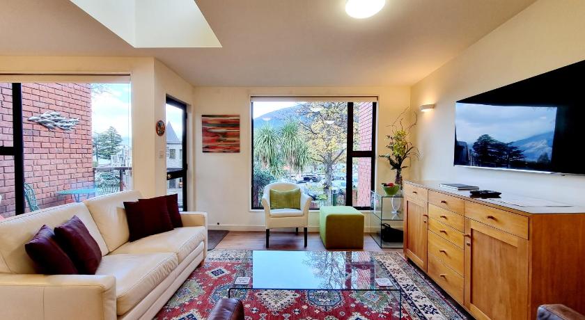 Image of Three Bedroom Townhouse 6
