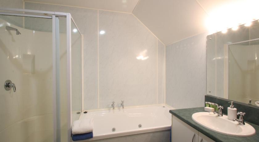 Image of 1 Bedroom Accessible 8