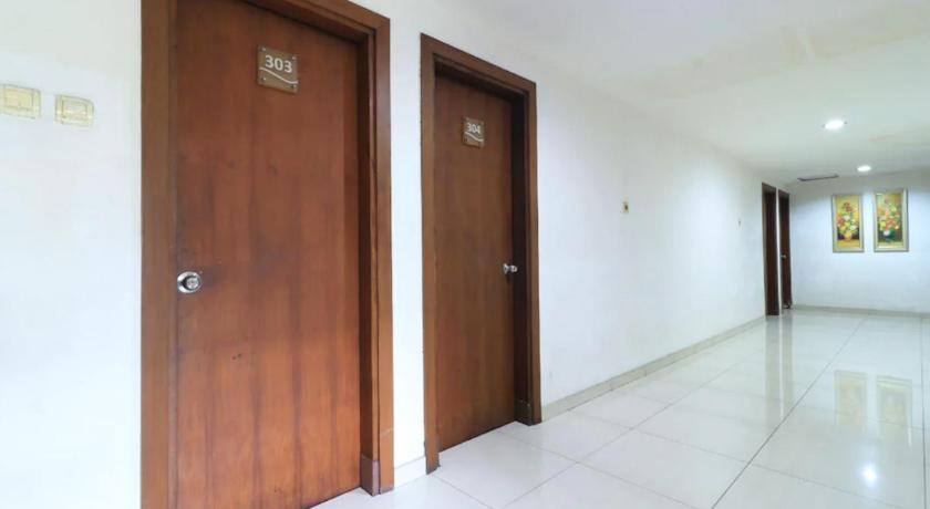 Urbanview Mroom PH Kemang – Jakarta, NY