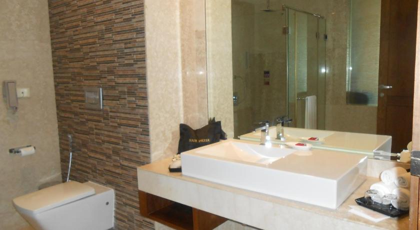 Image of Deluxe King Room 2
