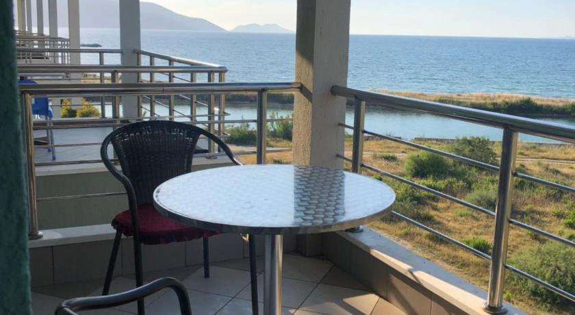 Girasole Apartments photo