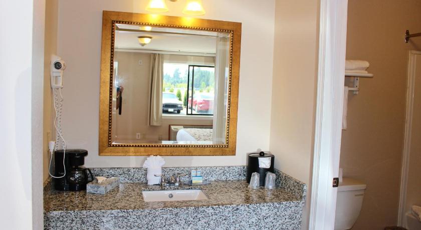 Days Inn by Wyndham Lakewood South Tacoma photo