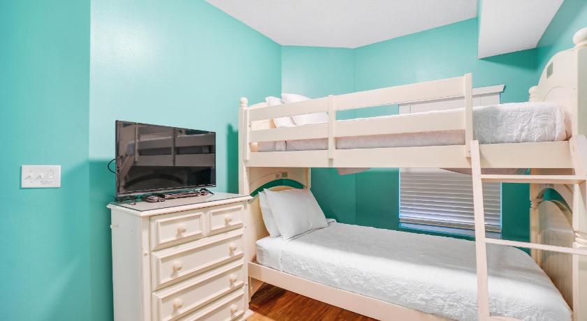 Image of Three-Bedroom Apartment 11