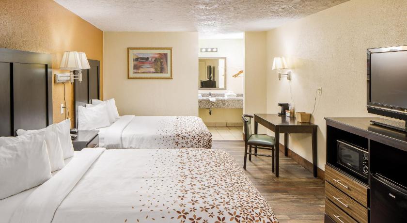 Image of Economy Double Queen Room 1