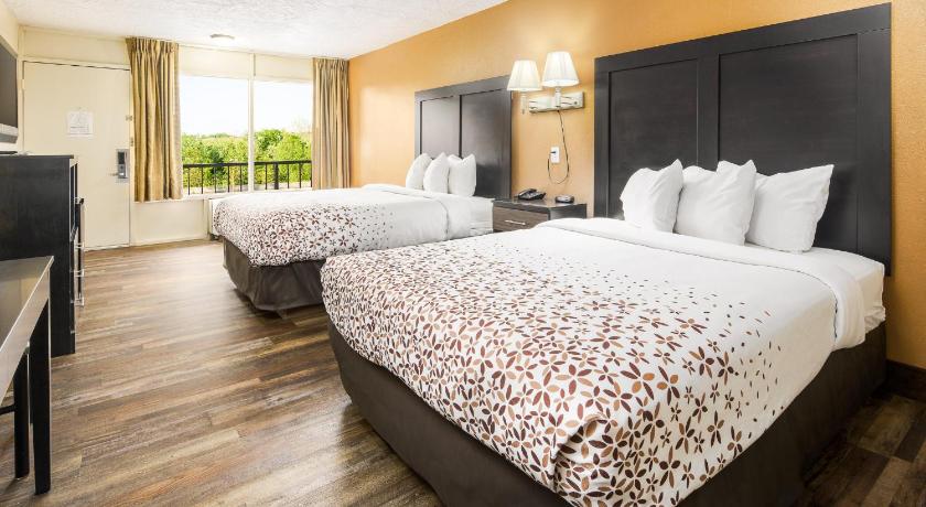 Image of Economy Double Queen Room 0