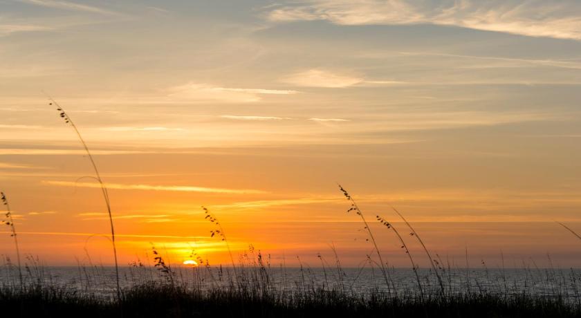 Lighthouse Tennis 2395, 2 Bedroom, Sleeps 6, Lagoon View, Sea Pines, Pool photo