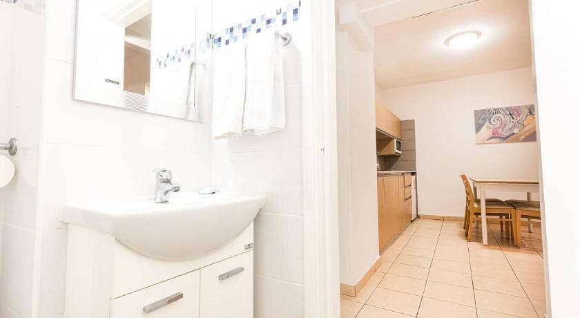 Vrissaki Hotel Apartments photo