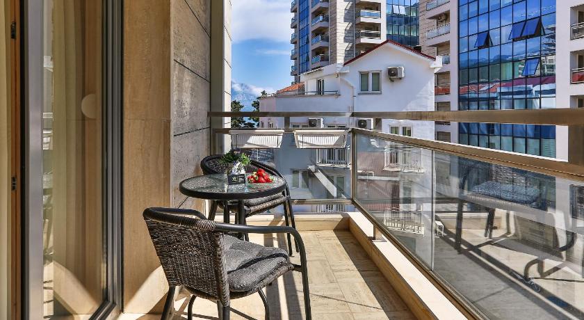 Luxury Fontana Apartments photo