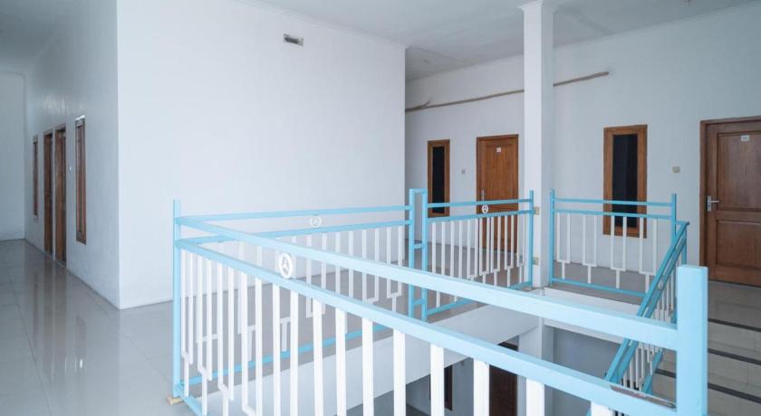 RedDoorz near RS Mitra Keluarga Waru – Pepelegi, ID