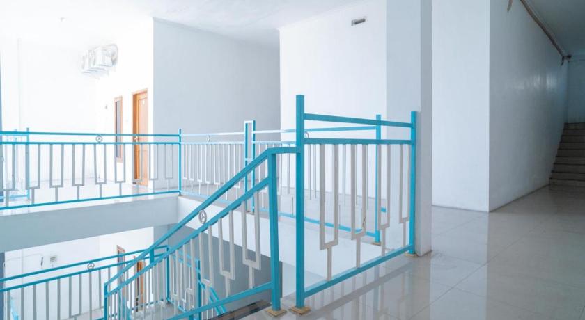RedDoorz near RS Mitra Keluarga Waru – Pepelegi, ID