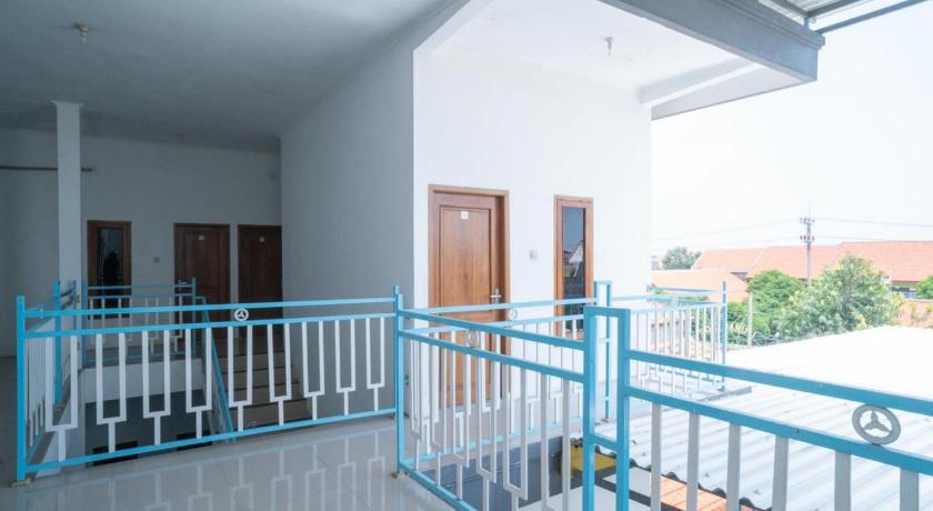 RedDoorz near RS Mitra Keluarga Waru – Pepelegi, ID