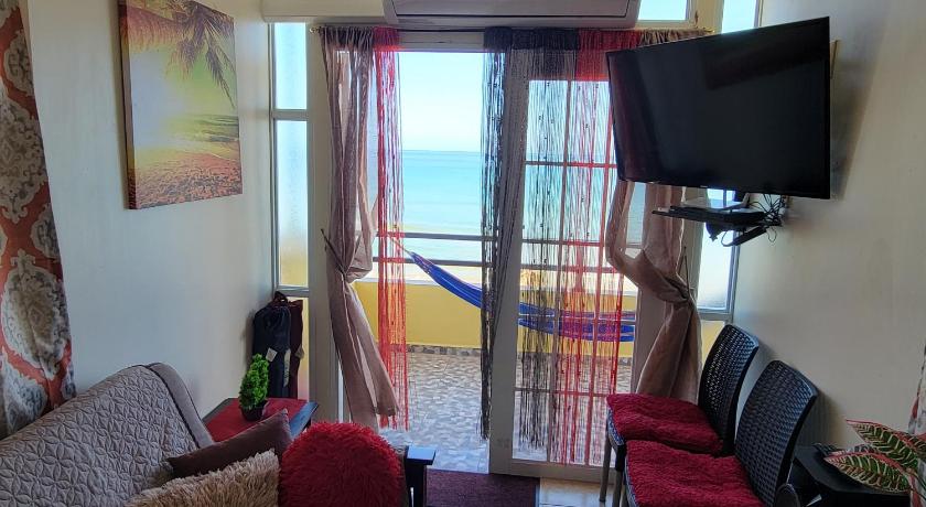 Yaeliz Front Beach photo