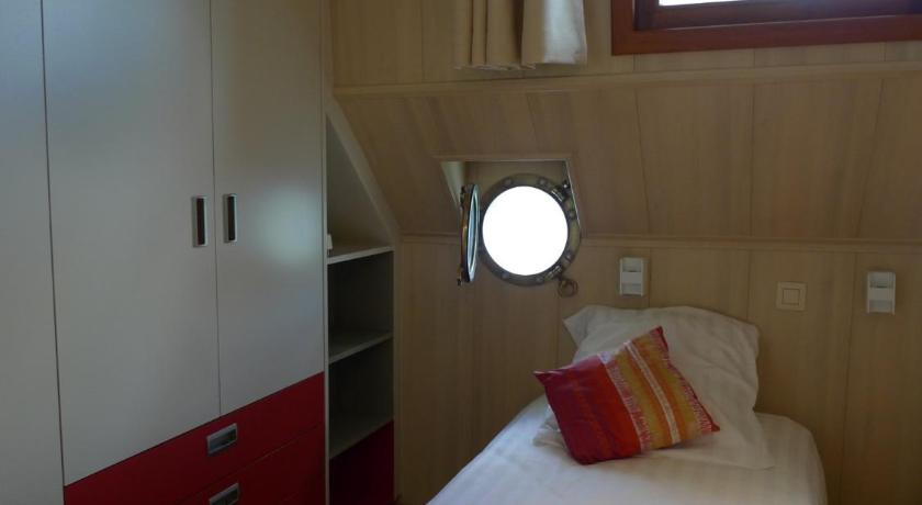 B&B Barge Johanna photo
