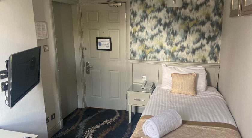 Caledonian Hotel photo