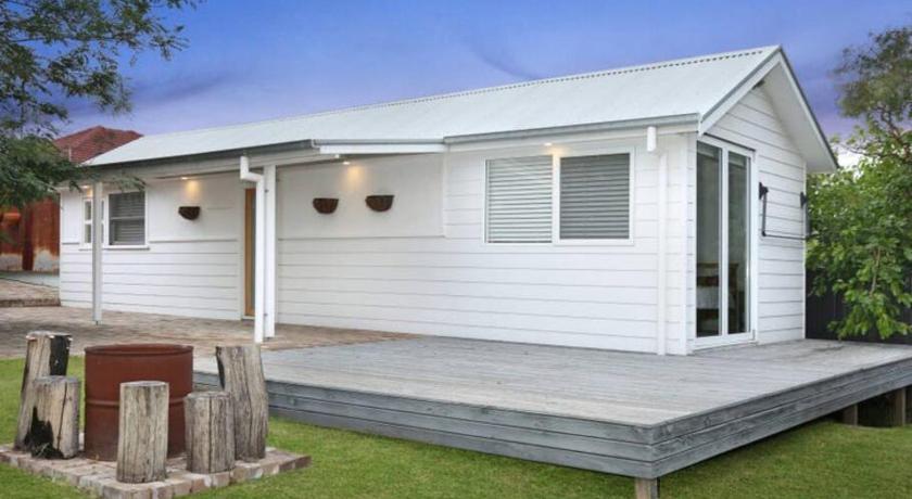 Adorable 1 bedroom guesthouse with firepit — Hotel in Wollongong